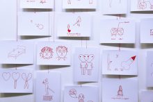 Rouge famille – Les ficelles